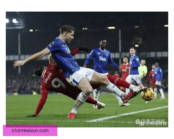 史蒂文·杰拉德重返英超，率新球队迎战老东家利物浦，备受关注