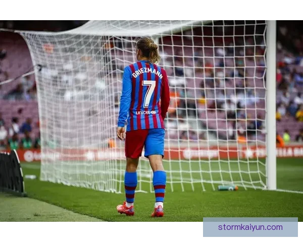 格里兹曼新奇庆祝动作引发热议，球迷纷纷模仿表现亮眼